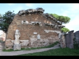 06997 ostia - regio i - forum - tempio di roma e augusto - fragmente rueckseite.jpg